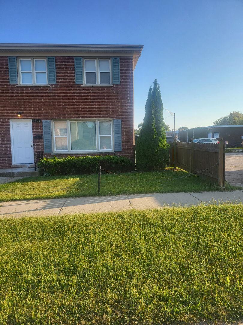 2207 Williamsburg Dr., Waukegan, IL 60085