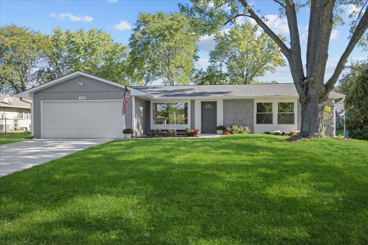 708 S 10th Ave., St. Charles, IL 60174