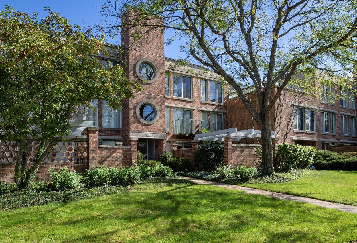5040 Arbor Ln. #303, Northfield, IL 60093