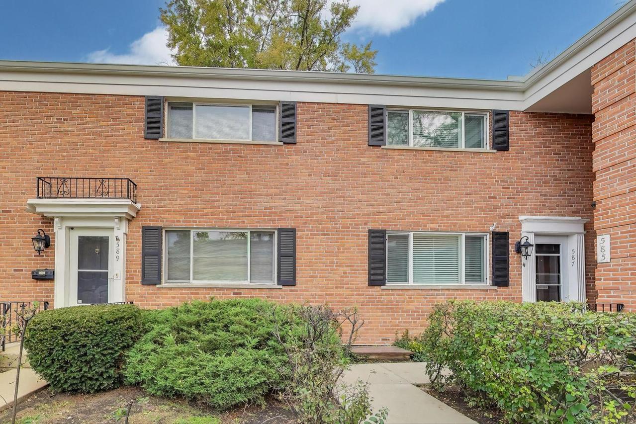 587 Shorely Dr., Barrington, IL 60010