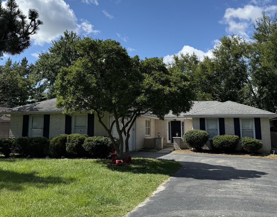 5S254 Middle Rd., Naperville, IL 60563
