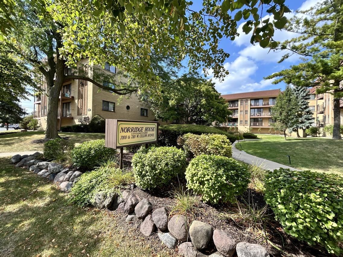7110 W Cullom Ave. #111, Norridge, IL 60706