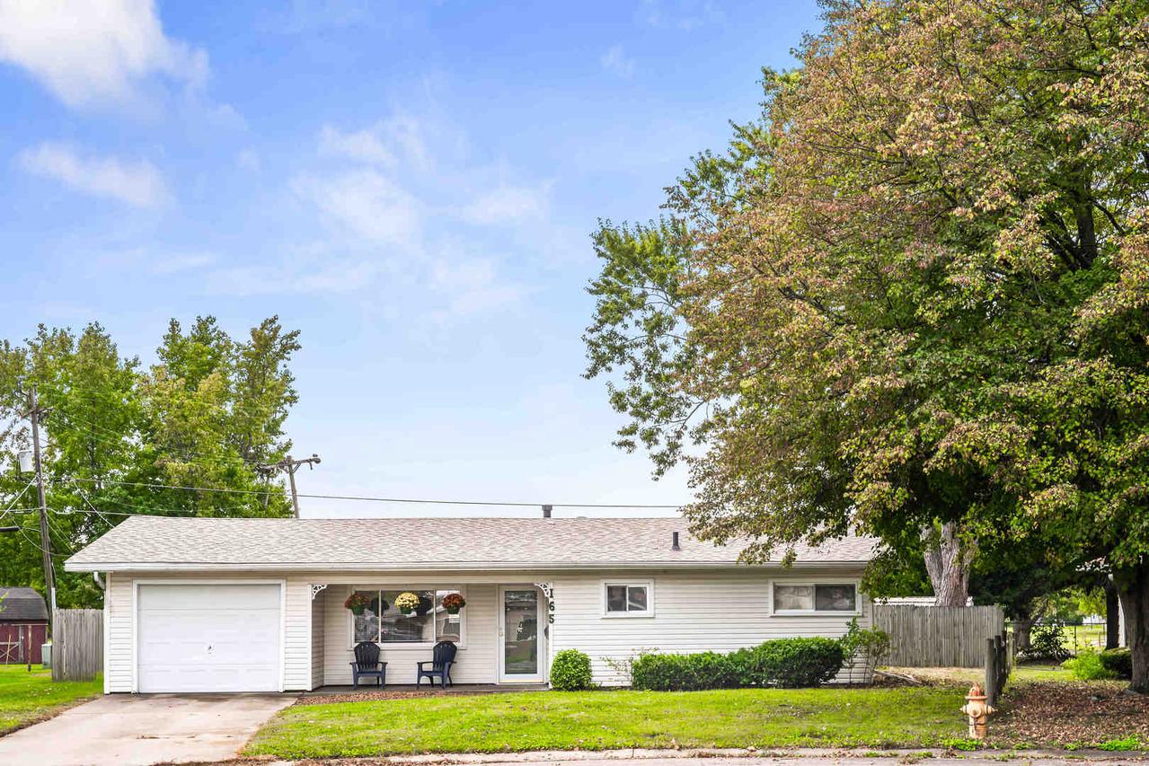 165 Mayfair Dr., Lincoln, IL 62656