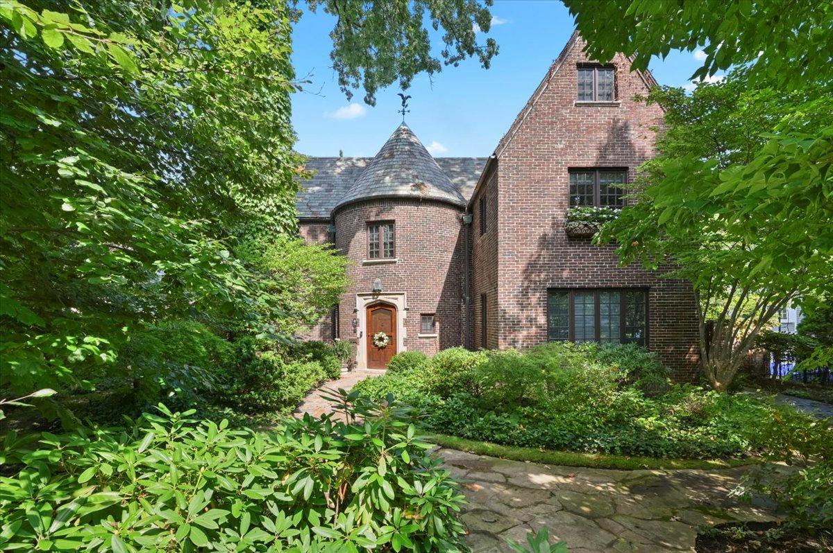 714 Forest Ave., Wilmette, IL 60091