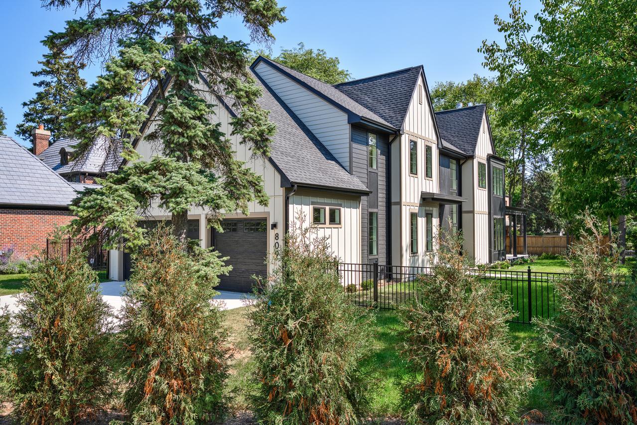 809 Lenox Rd., Glenview, IL 60025
