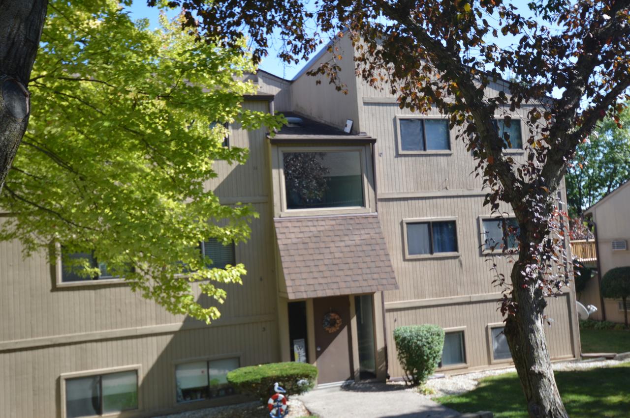 58 Vail Colony Dr. #11, Fox Lake, IL 60020
