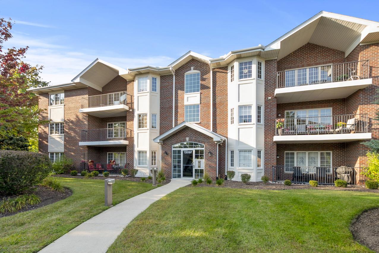 13097 Laurel Glen Ct. #202, Palos Heights, IL 60463