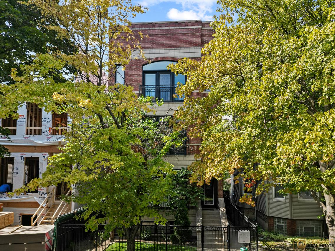 3822 N Damen Ave. #2, Chicago, IL 60618