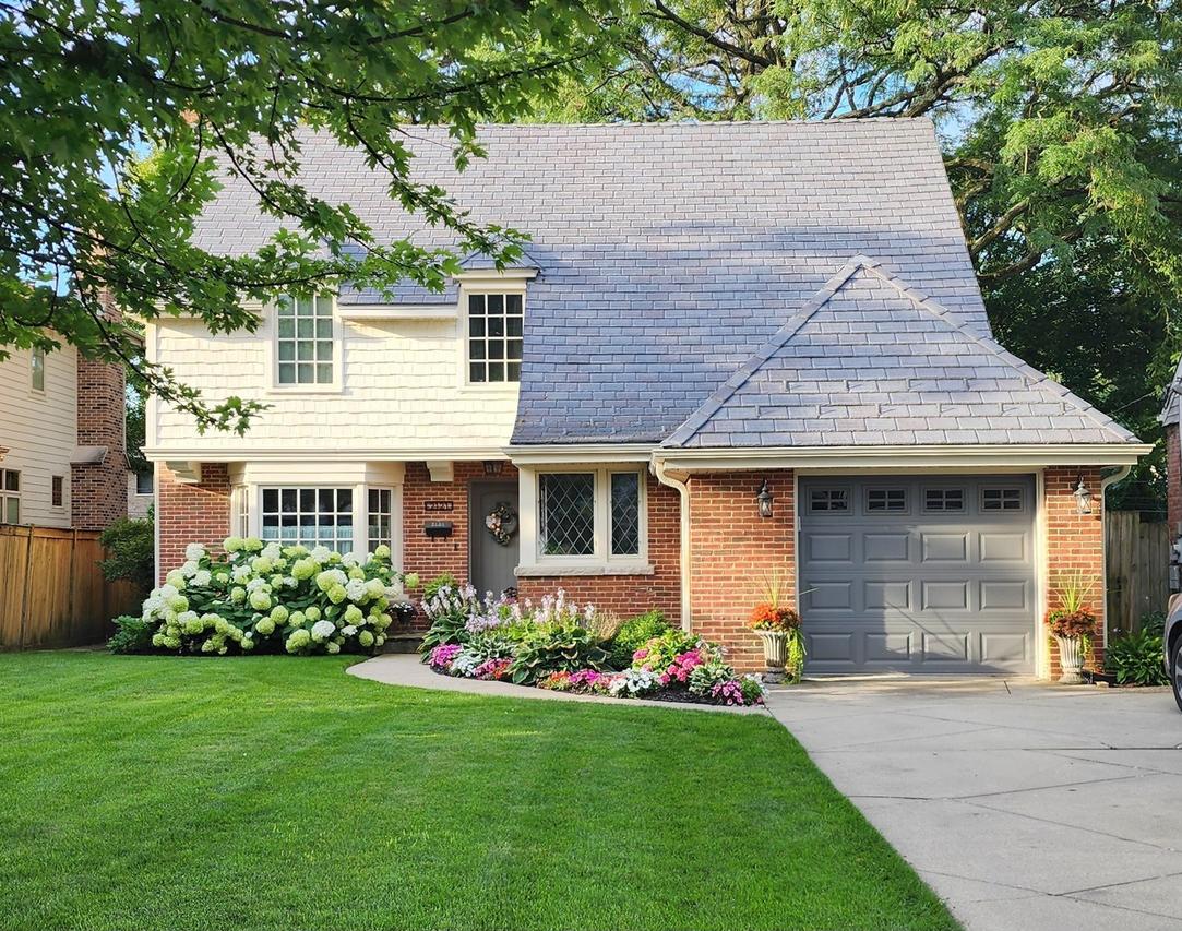 2121 Fir St., Glenview, IL 60025