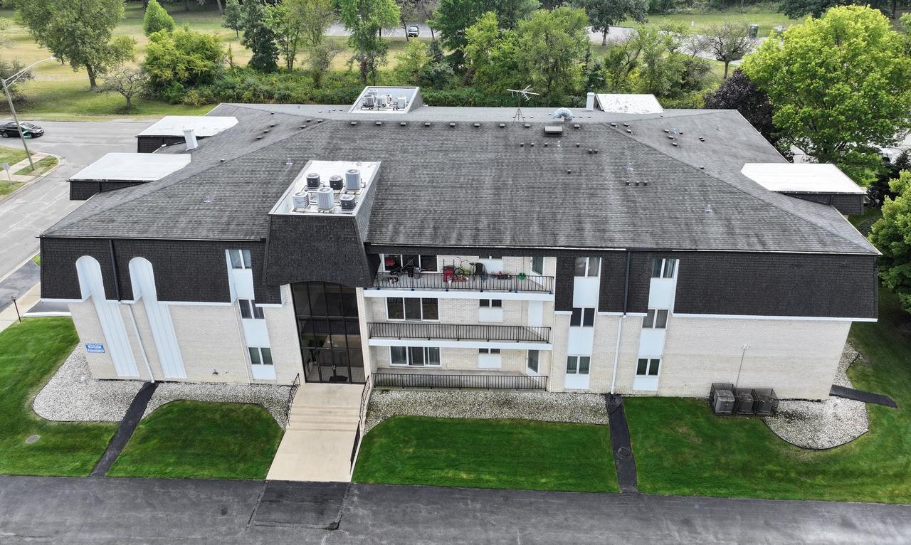 18560 Escanaba Ave. #211, Lansing, IL 60438