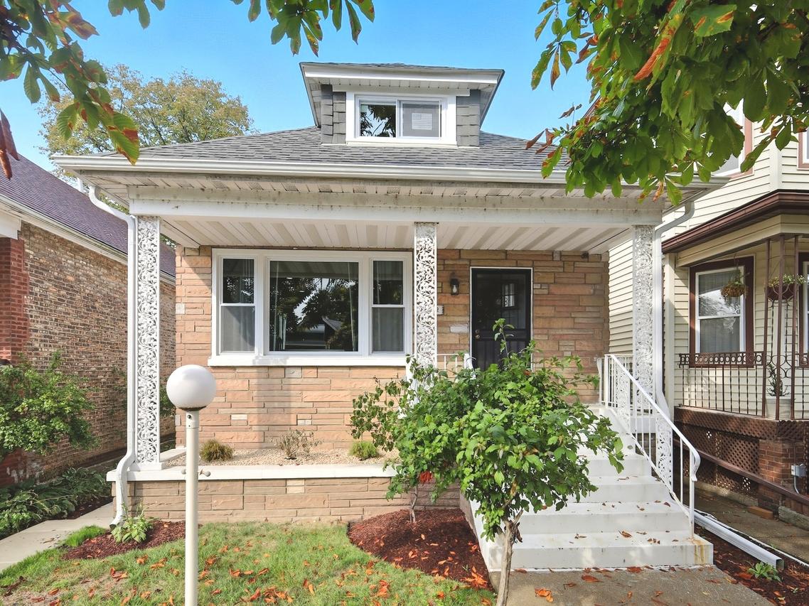 8442 S Kingston Ave., Chicago, IL 60617
