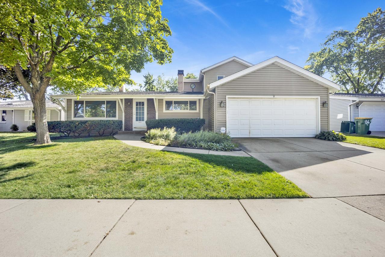 859 Beechwood Rd., Buffalo Grove, IL 60089