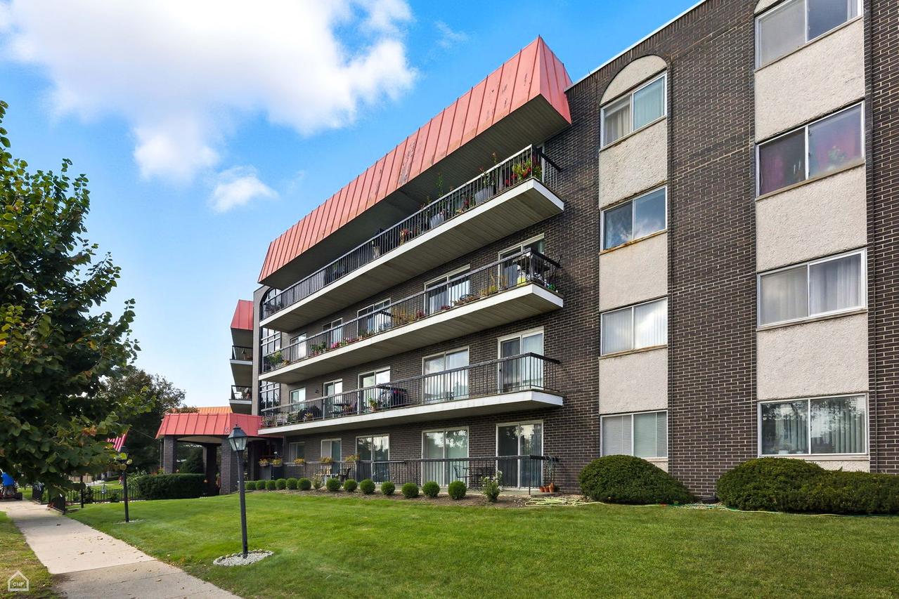 4840 Foster St. #303, Skokie, IL 60077
