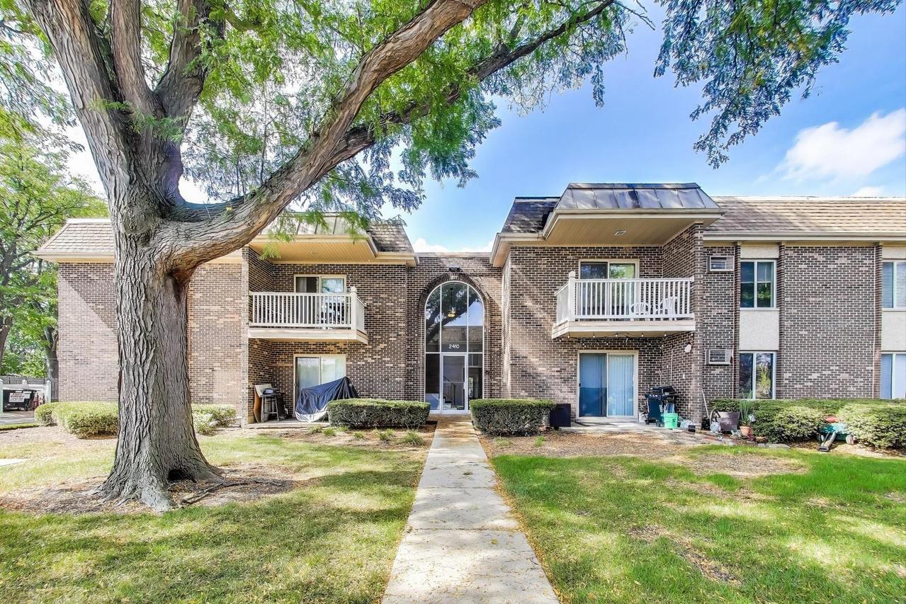 2410 N Kennicott Dr. #2D, Arlington Heights, IL 60004