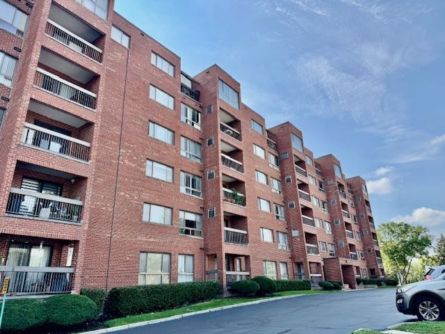 701 Forum Sq. #609, Glenview, IL 60025