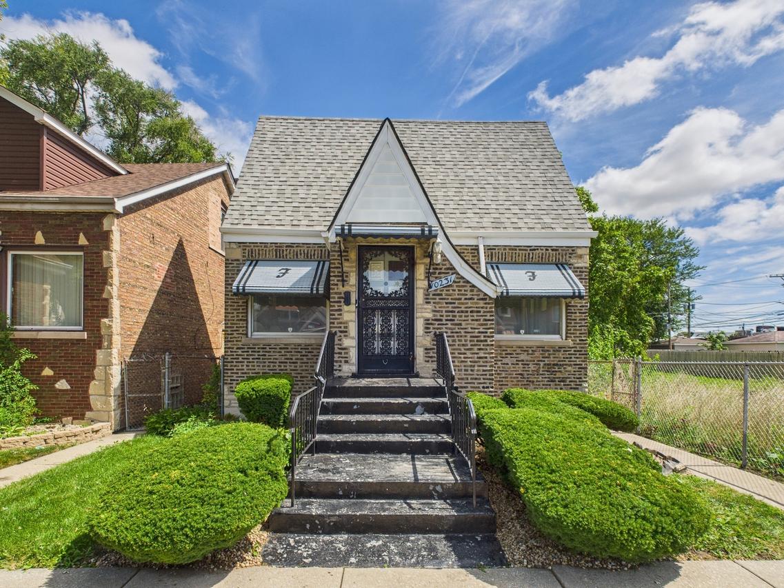 10231 S Prairie Ave., Chicago, IL 60628