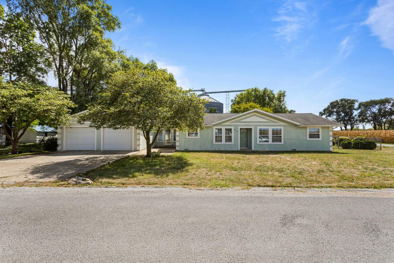 313 Shimp St., Milmine, IL 61855