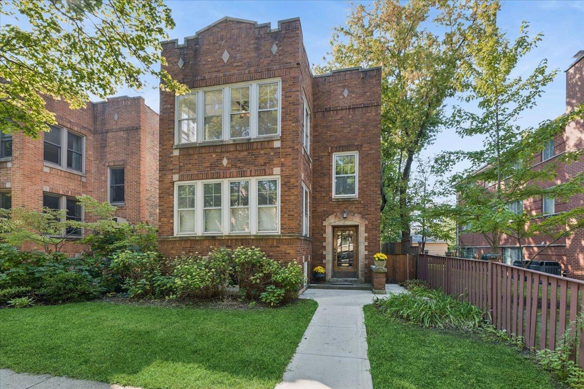 1408 Seward St., Evanston, IL 60202