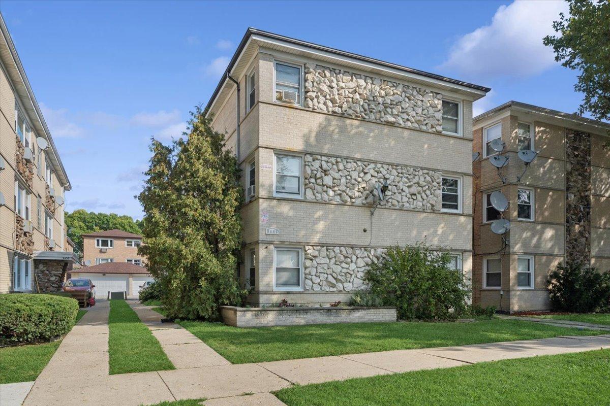 8646 W Berwyn Ave. #1N, Chicago, IL 60656