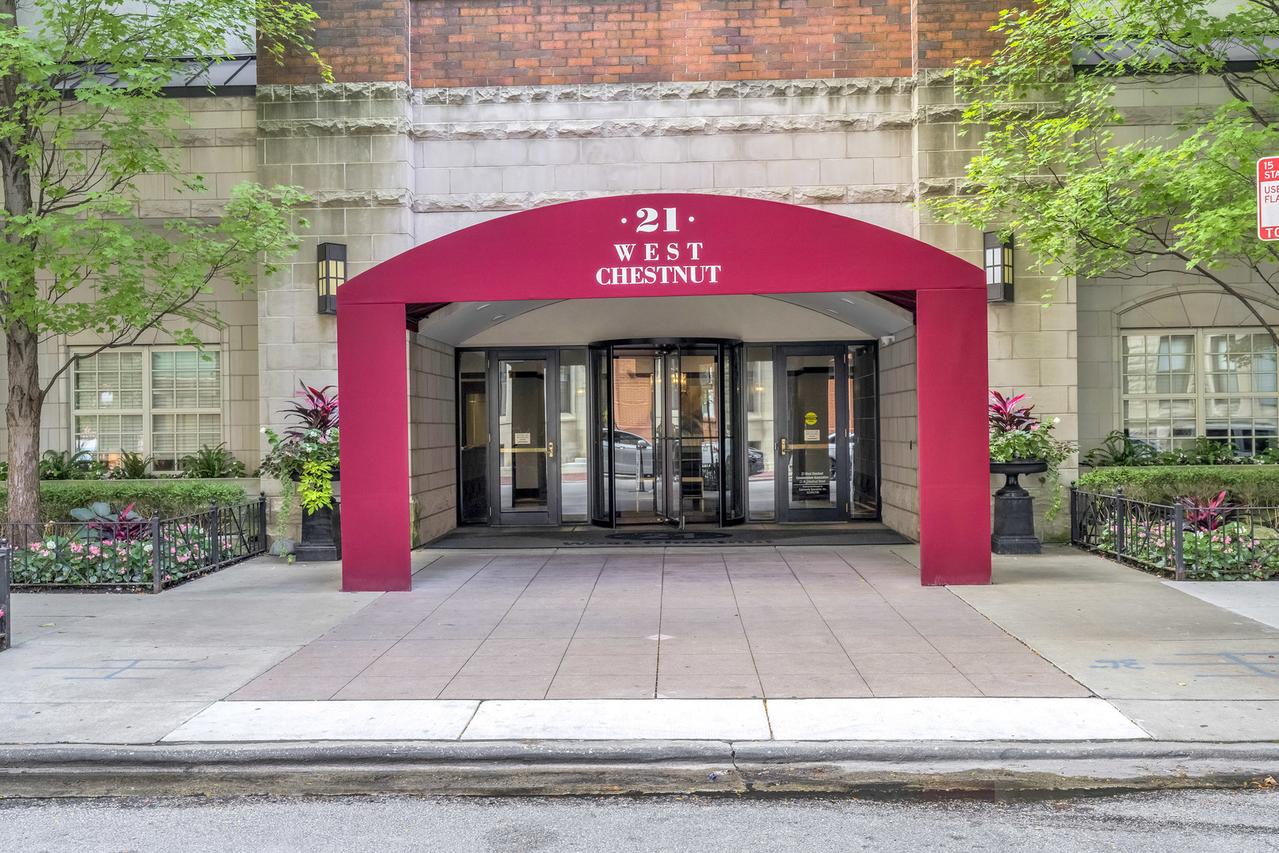 21 W Chestnut St. #907, Chicago, IL 60610