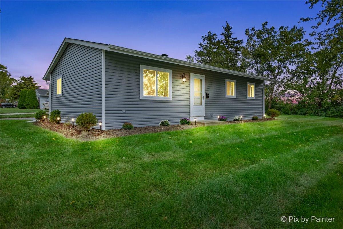 4 Austin Ave., Carpentersville, IL 60110
