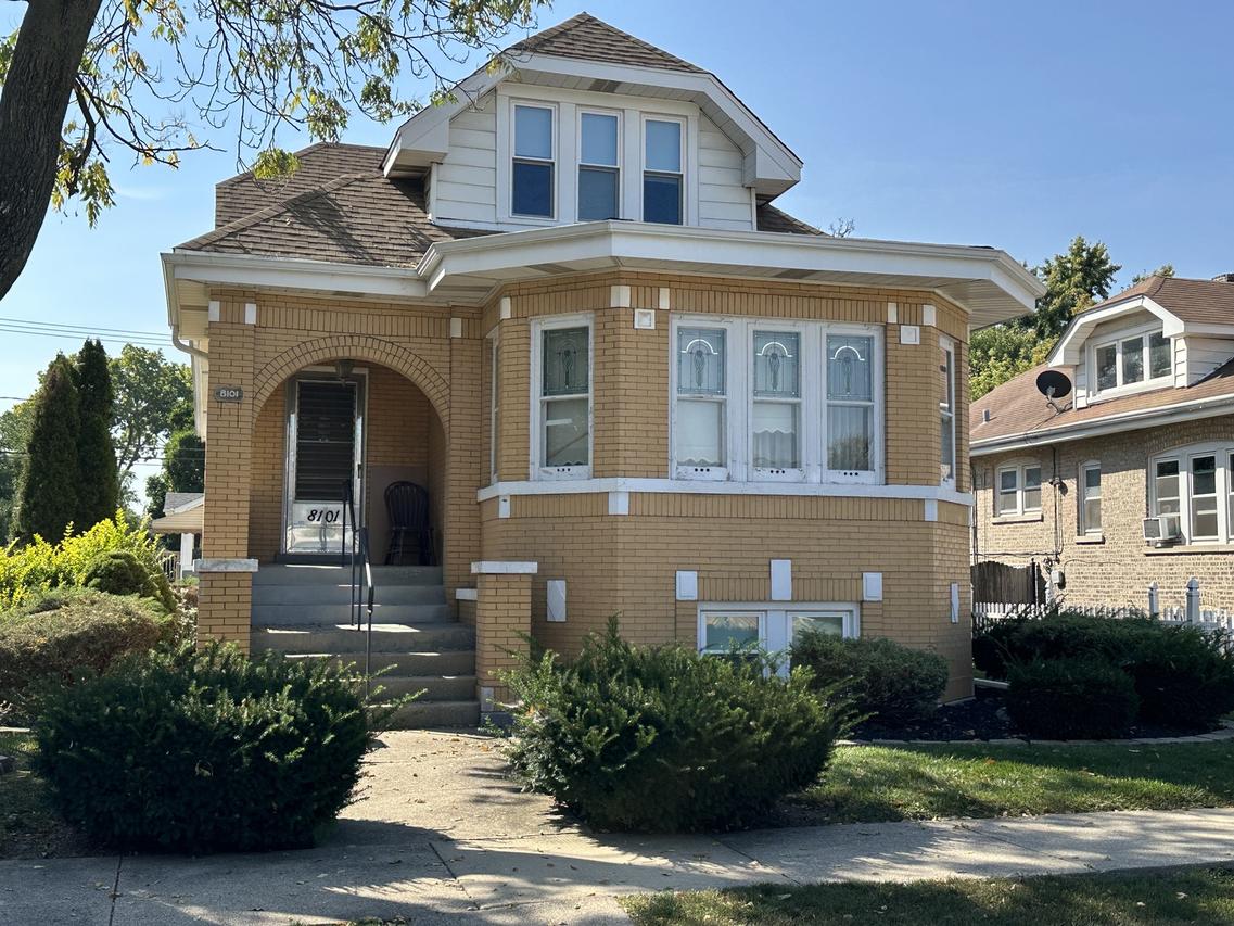 8101 White Ave., Lyons, IL 60534