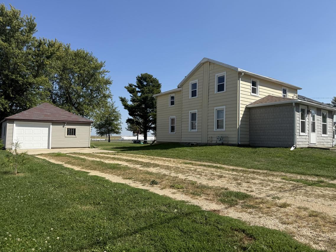 405 S Locust Ave., Forreston, IL 61030