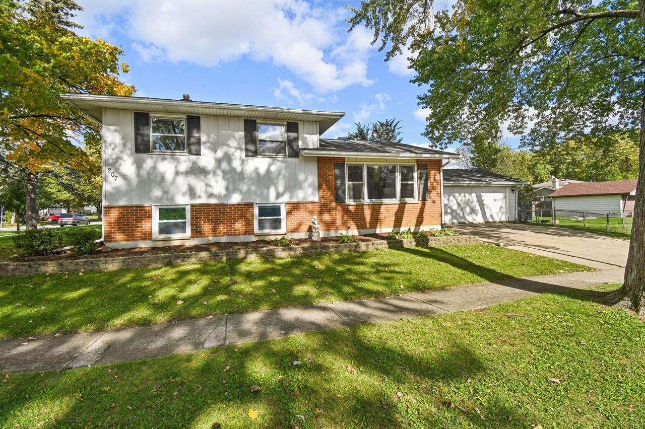 207 N Idlewild Ave., Mundelein, IL 60060