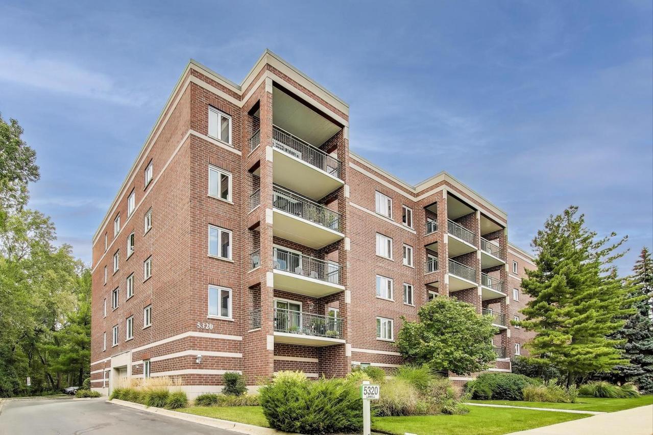 5320 N Lowell Ave. #206, Chicago, IL 60630