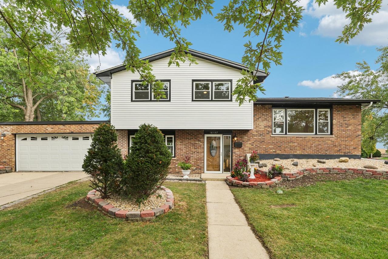 16157 Ozark Ave., Tinley Park, IL 60477