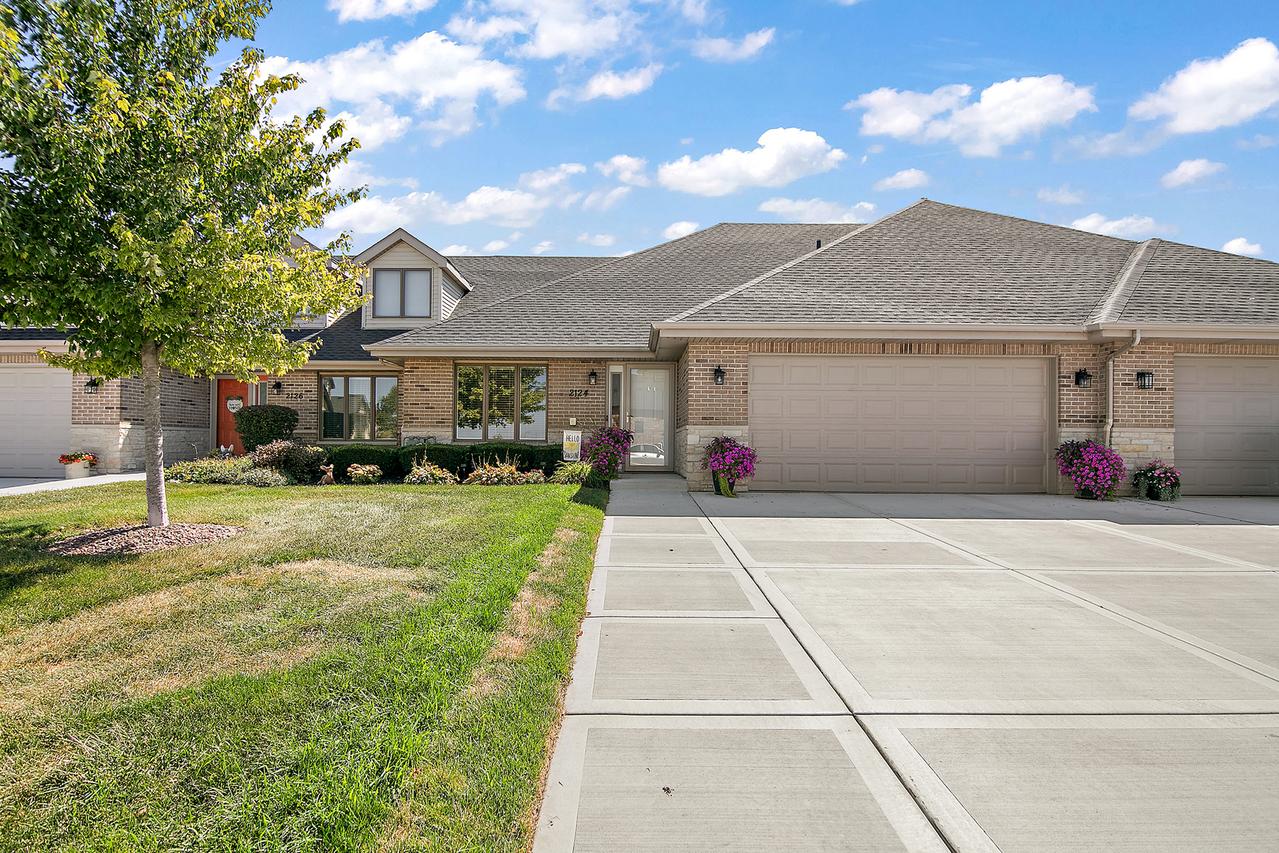 2124 Sky Harbor Dr., New Lenox, IL 60451