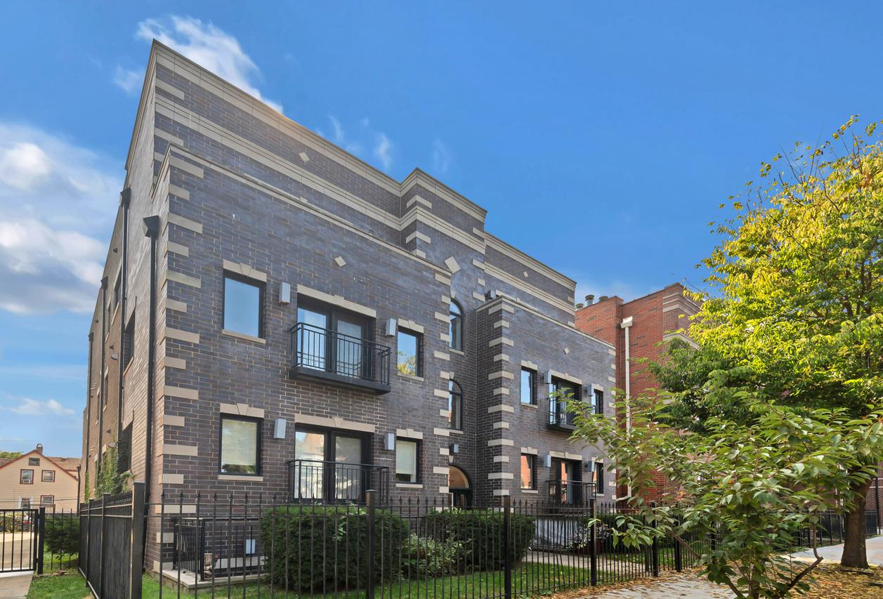 2457 W Foster Ave. #1, Chicago, IL 60625