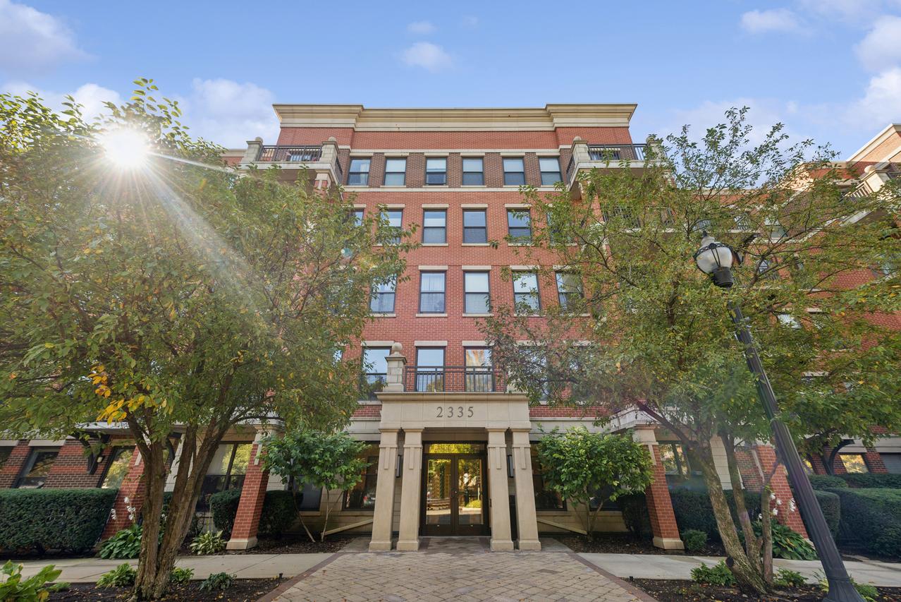 2335 W Belle Plaine Ave. #205, Chicago, IL 60618