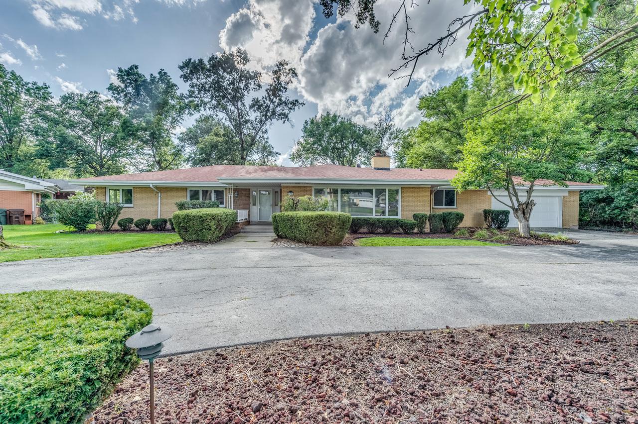690 Birch Ln., Olympia Fields, IL 60461