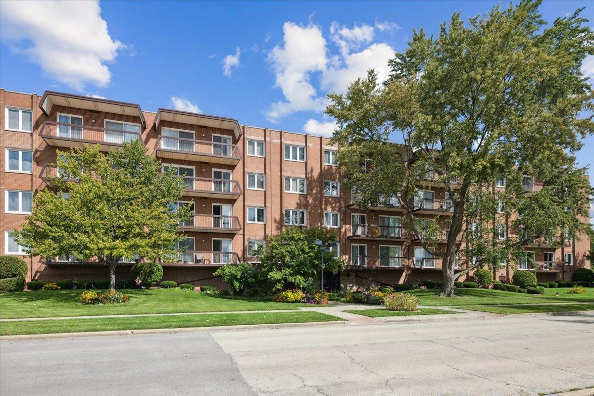 8100 W Foster Ln. #410, Niles, IL 60714