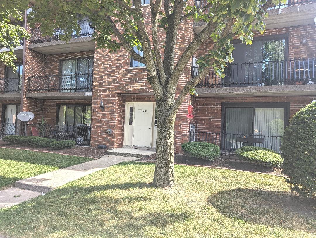 10501 S Highland Ave. #305C, Worth, IL 60482
