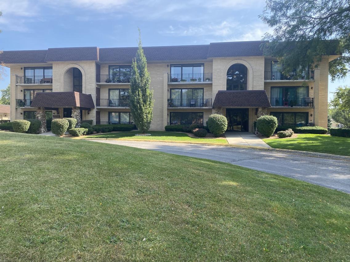 7715 Sussex Creek Dr. #1D, Darien, IL 60561