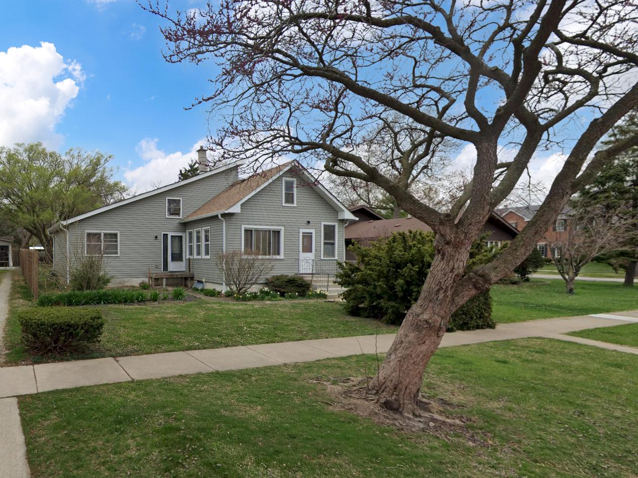 206 S Adams St., Westmont, IL 60559