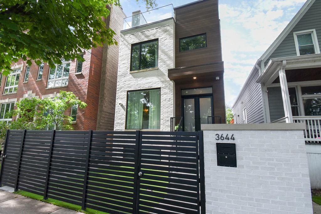 3644 N Bosworth Ave., Chicago, IL 60613