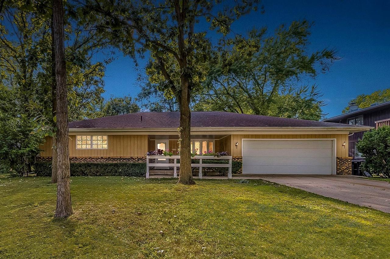 900 Ruth Dr., Elgin, IL 60123