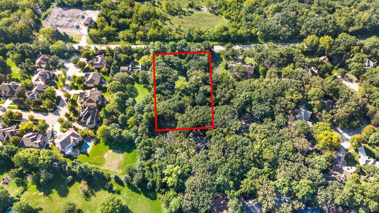 25 W 500 Royce Rd., Naperville, IL 60565