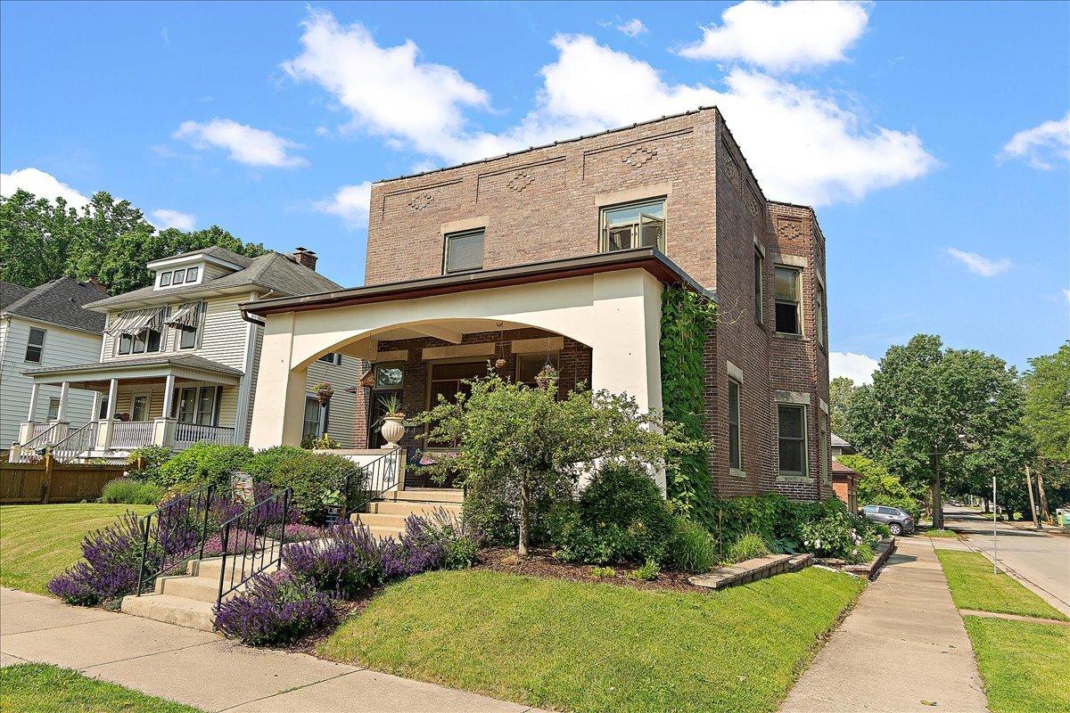 361 Wilcox St., Joliet, IL 60435