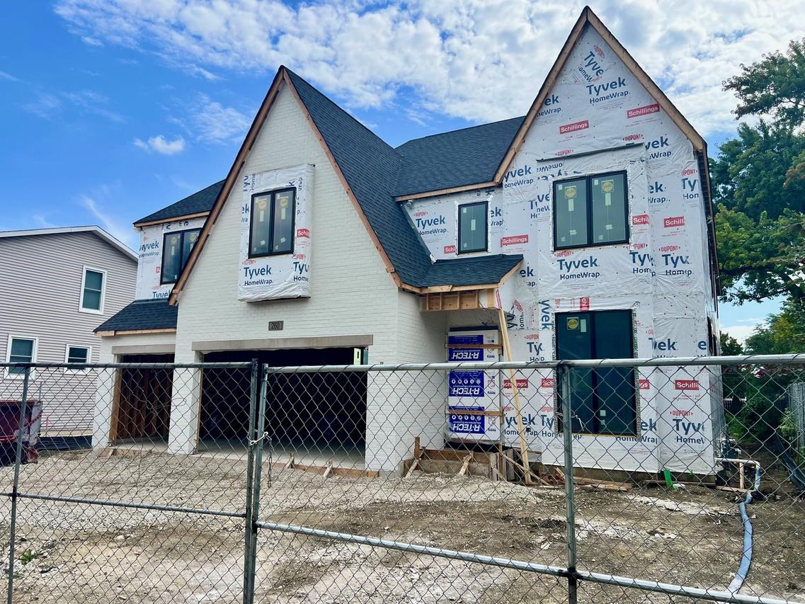 260 E Grantley Ave., Elmhurst, IL 60126