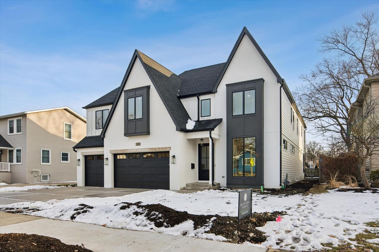 260 E Grantley Ave., Elmhurst, IL 60126