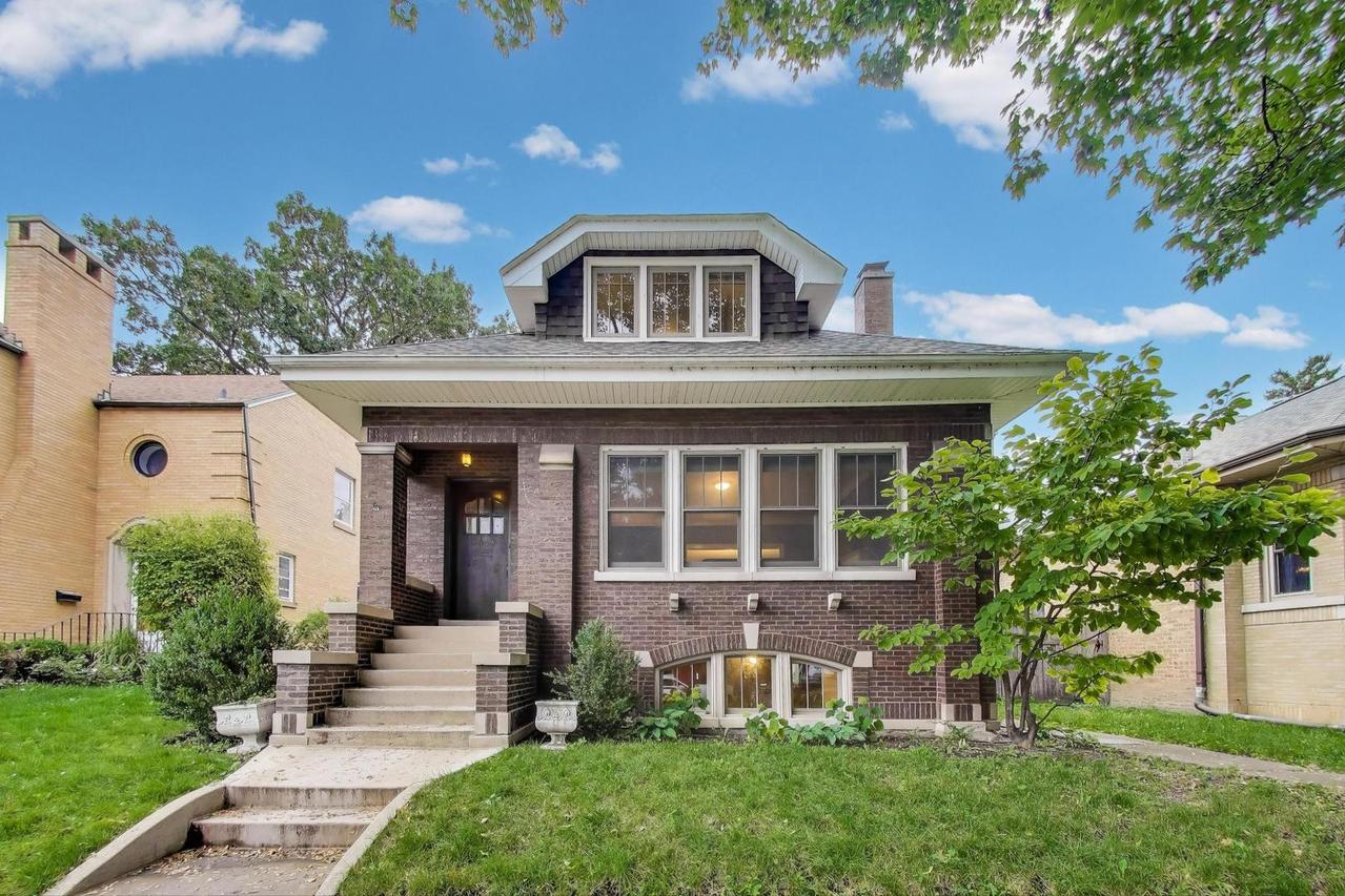 5645 N Virginia Ave., Chicago, IL 60659