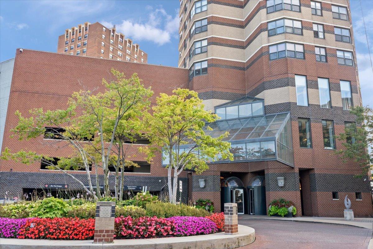 3660 N Lake Shore Dr. #3301, Chicago, IL 60613