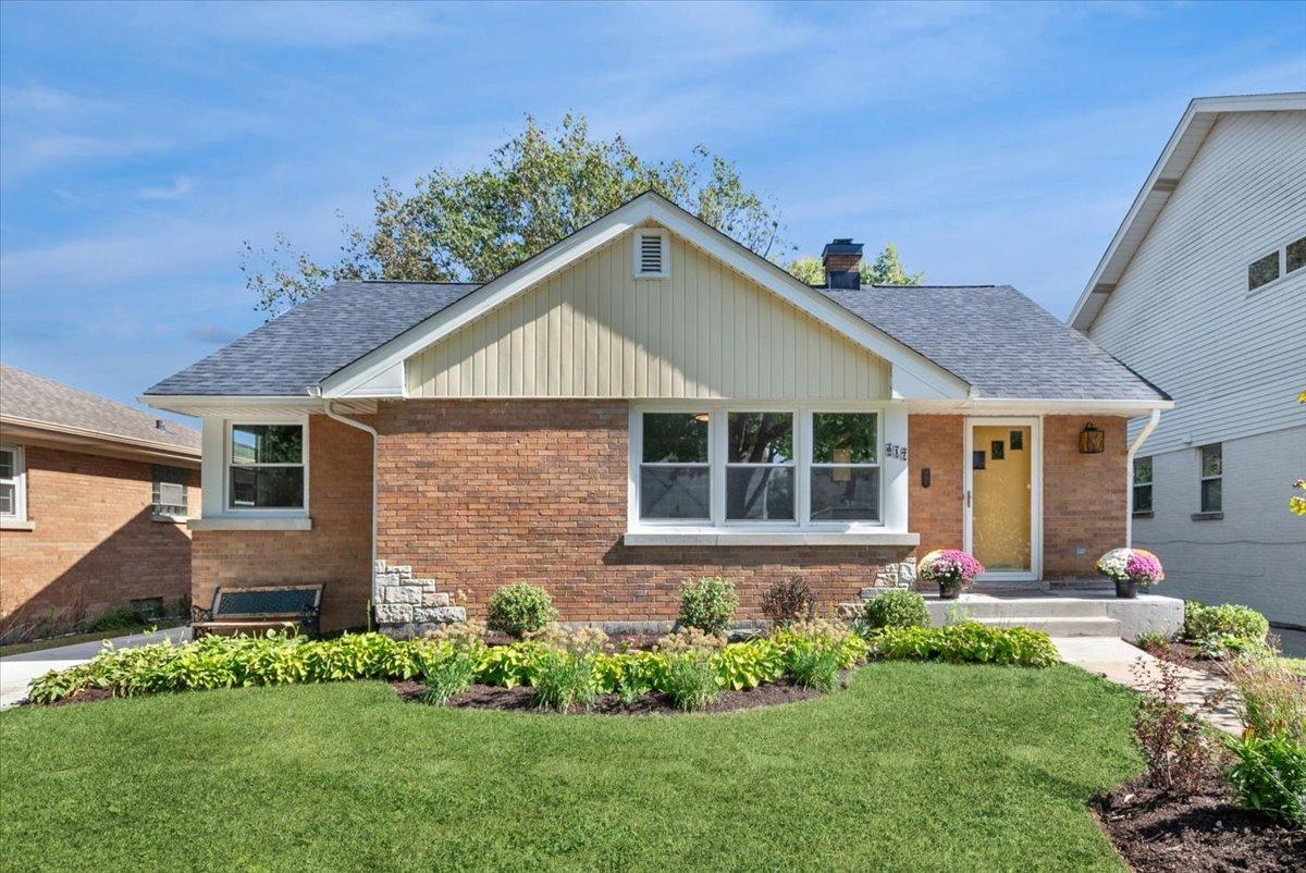 617 S Madison Ave., La Grange, IL 60525