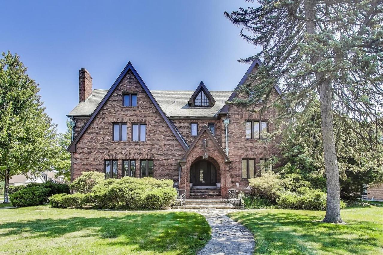 1447 Ashland Ave., River Forest, IL 60305