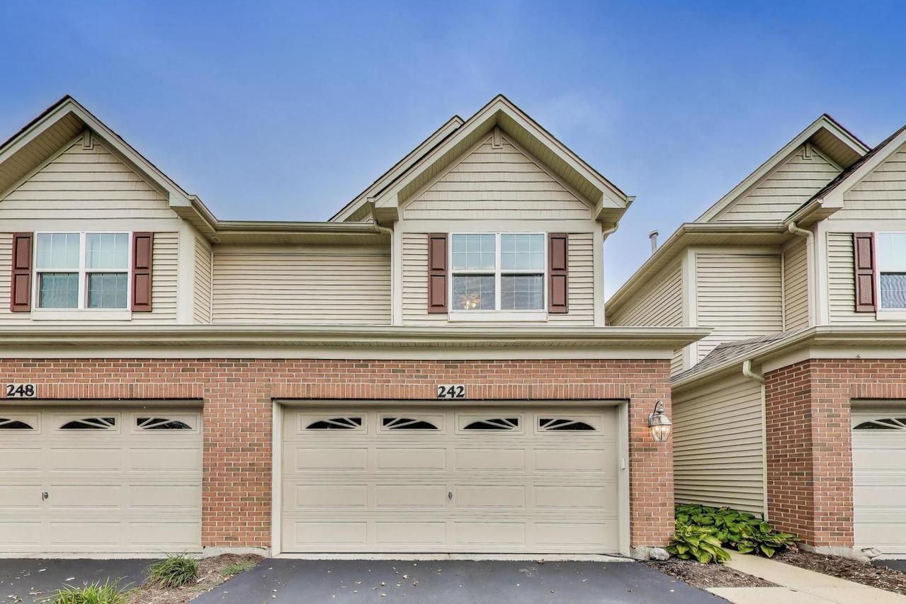 242 Remington Dr., St. Charles, IL 60175