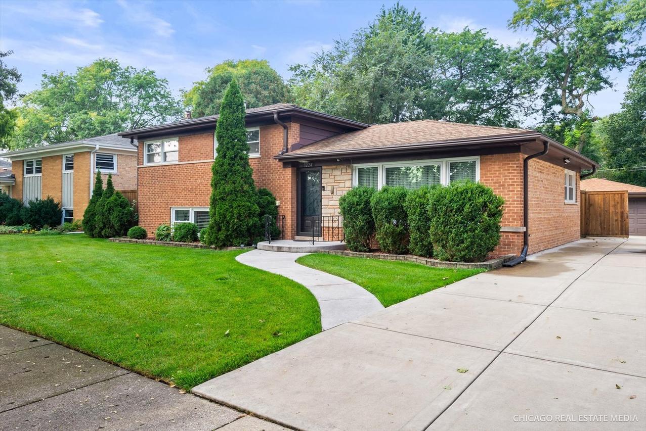 9224 Menard Ave., Morton Grove, IL 60053
